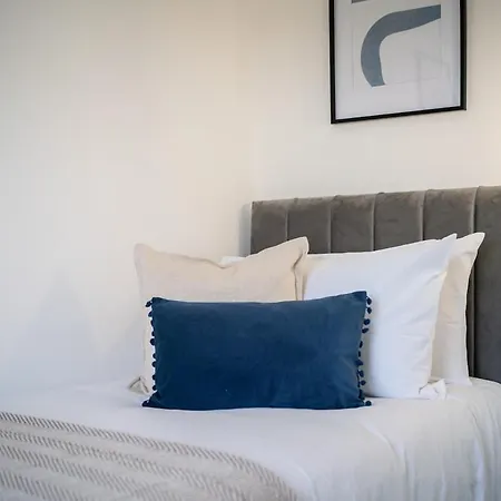 Elegant 4br House , Driveway , Sleeps 9 , Сasa de vacaciones Leeds (West Yorkshire)