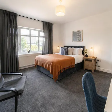 Сasa de vacaciones Elegant 4br House , Driveway , Sleeps 9 , Leeds (West Yorkshire)