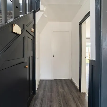 Elegant 4br House , Driveway , Sleeps 9 , * Leeds (West Yorkshire)
