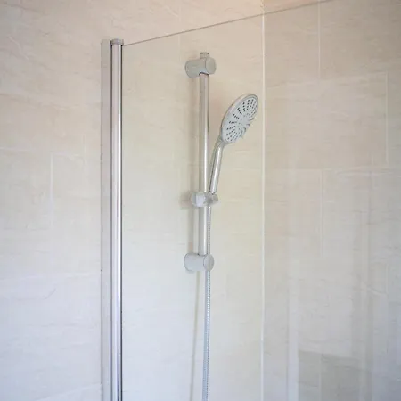 Σπίτι διακοπών Elegant 4br House , Driveway , Sleeps 9 , Λιντς