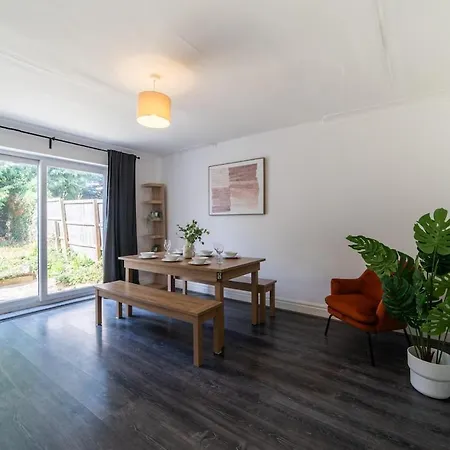 Elegant 4br House , Driveway , Sleeps 9 ,