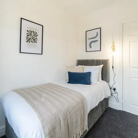 Elegant 4br House , Driveway , Sleeps 9 , *