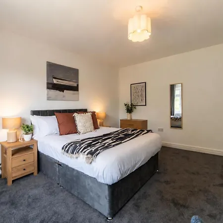 Elegant 4br House , Driveway , Sleeps 9 , *