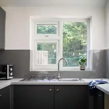 Σπίτι διακοπών Elegant 4br House , Driveway , Sleeps 9 ,